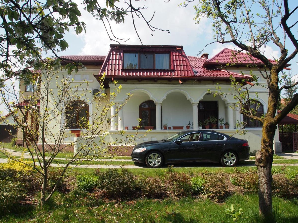 Argeselu Garden Villa - Entire Floor Apartment, Exclusive Garden Access Maracineni Exterior photo