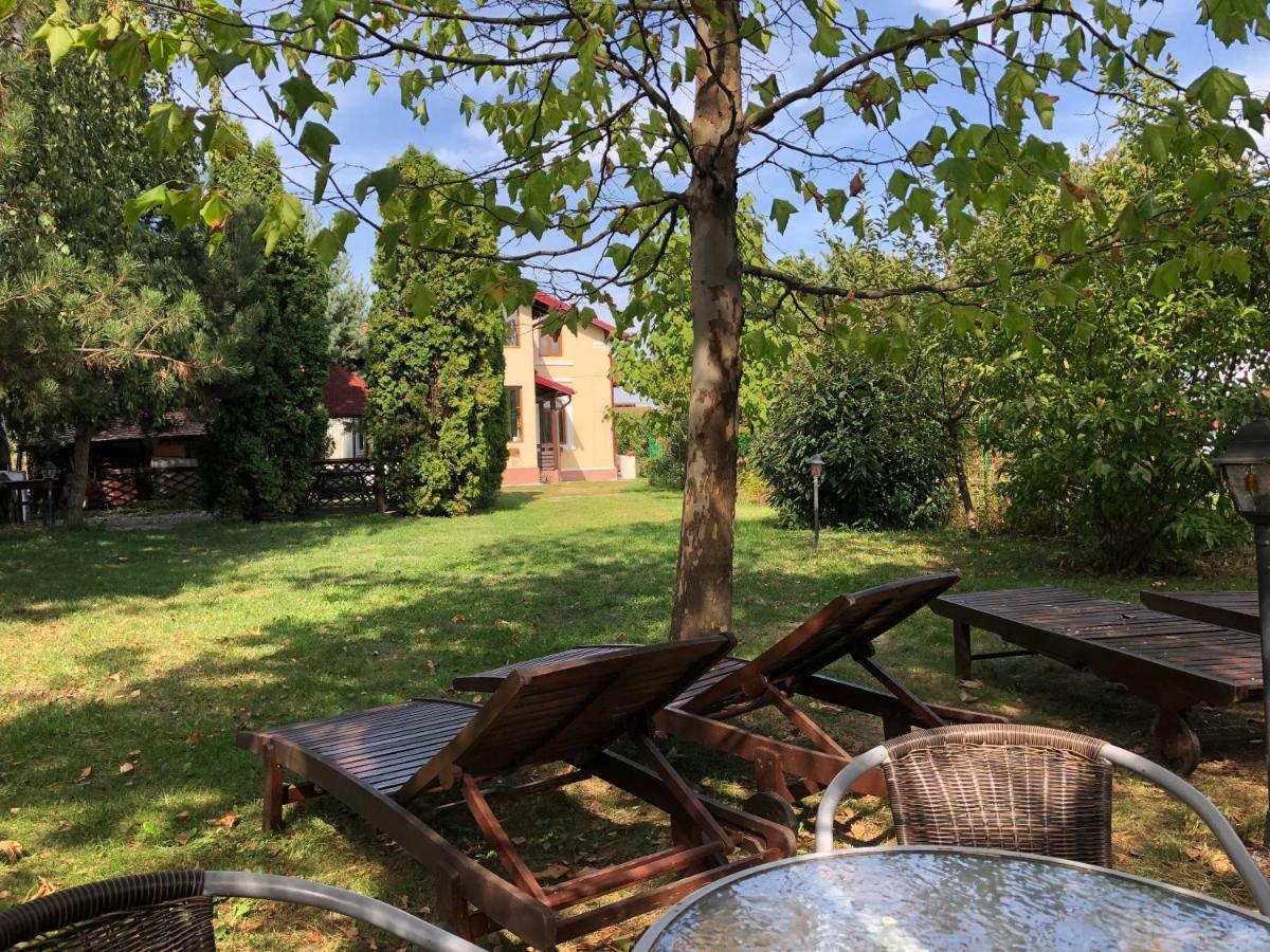 Argeselu Garden Villa - Entire Floor Apartment, Exclusive Garden Access Maracineni Exterior photo